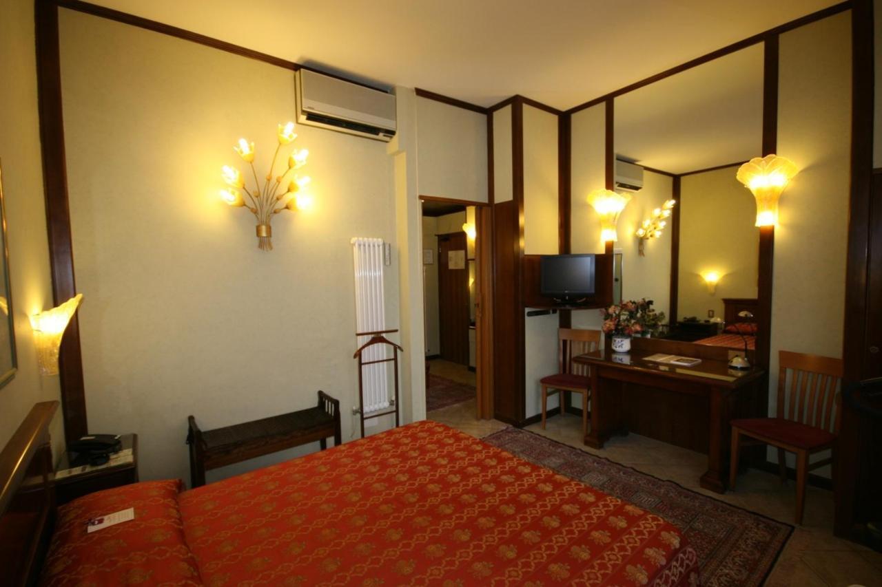 Hotel Italia City Center Mantova Exterior photo
