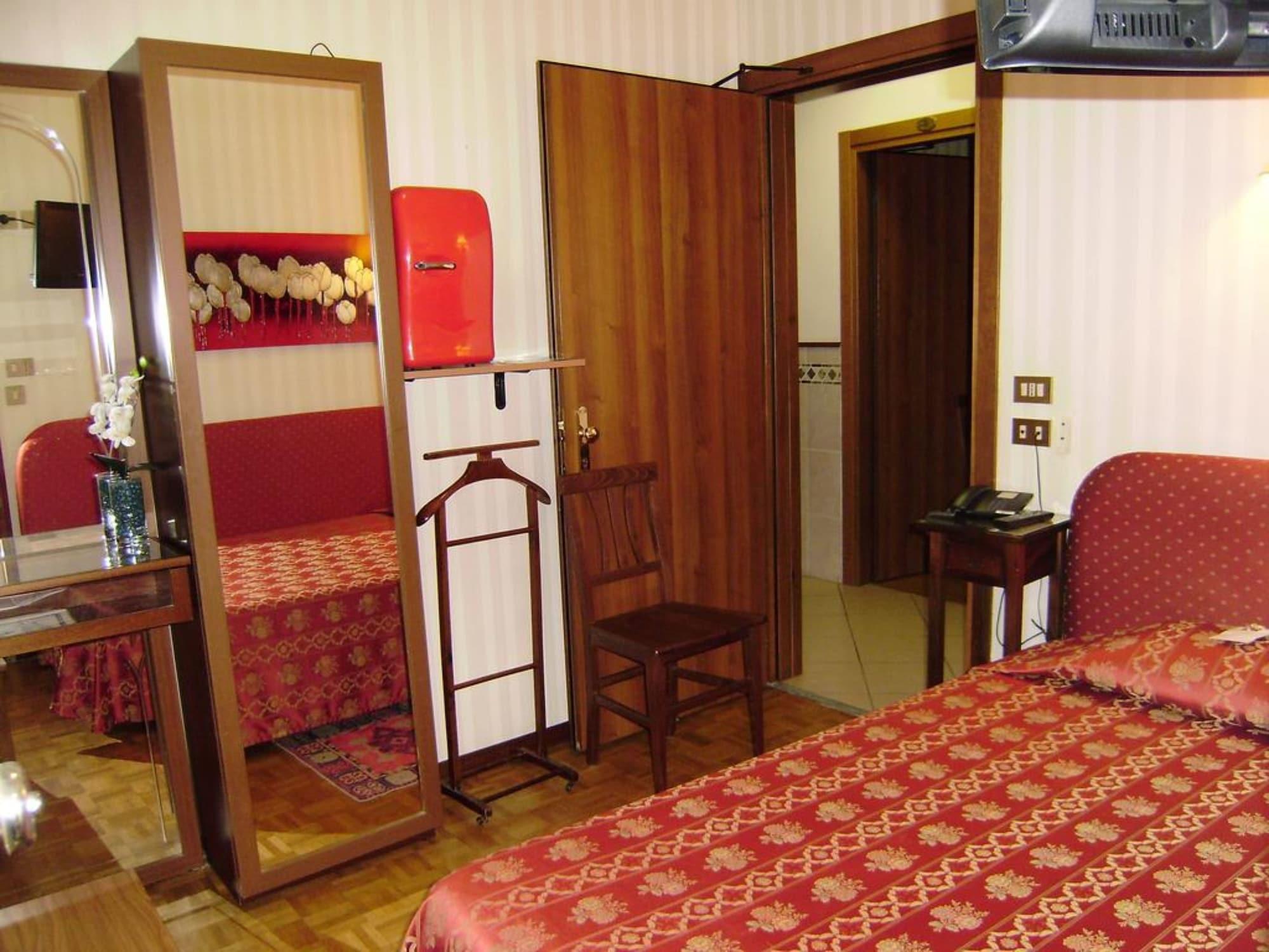 Hotel Italia City Center Mantova Exterior photo