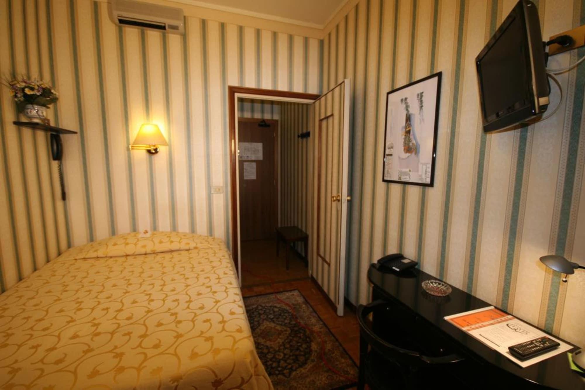 Hotel Italia City Center Mantova Exterior photo
