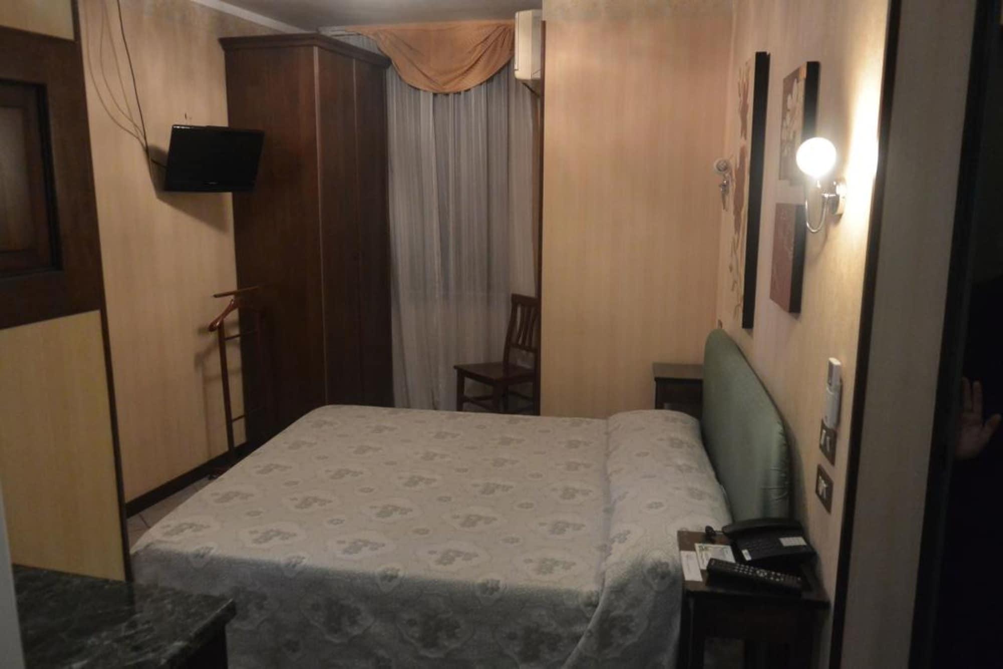 Hotel Italia City Center Mantova Exterior photo