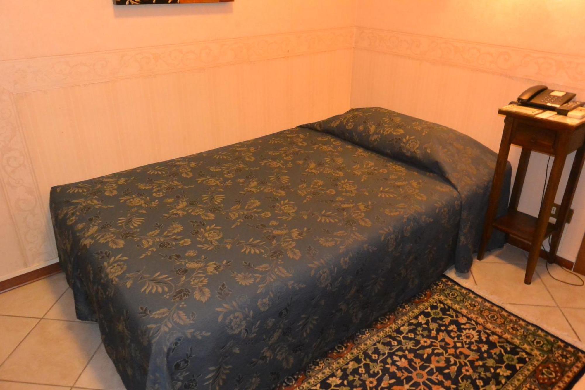 Hotel Italia City Center Mantova Exterior photo