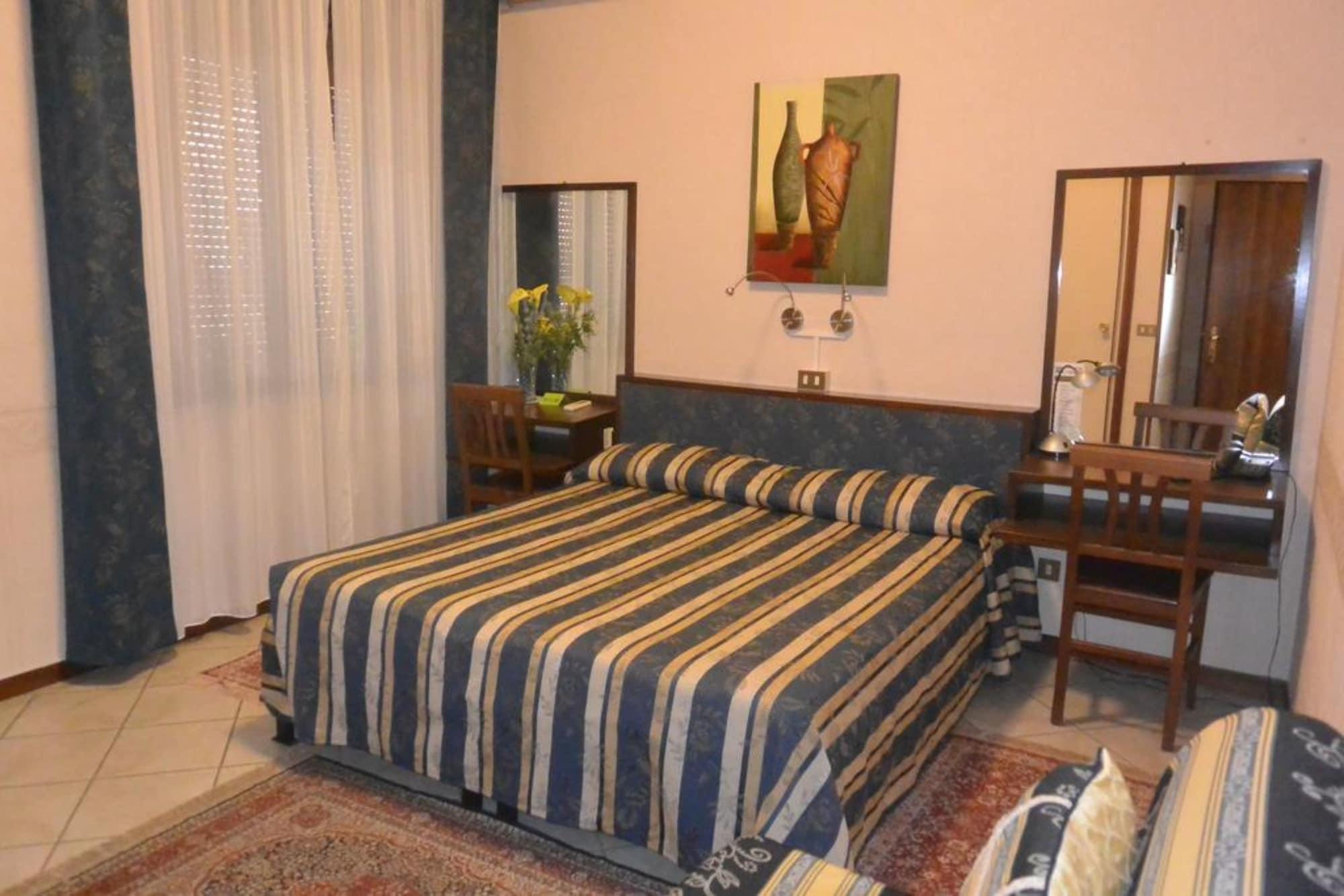 Hotel Italia City Center Mantova Exterior photo