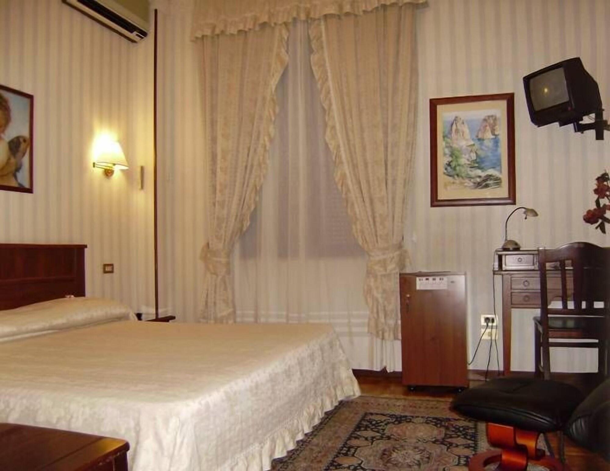 Hotel Italia City Center Mantova Exterior photo