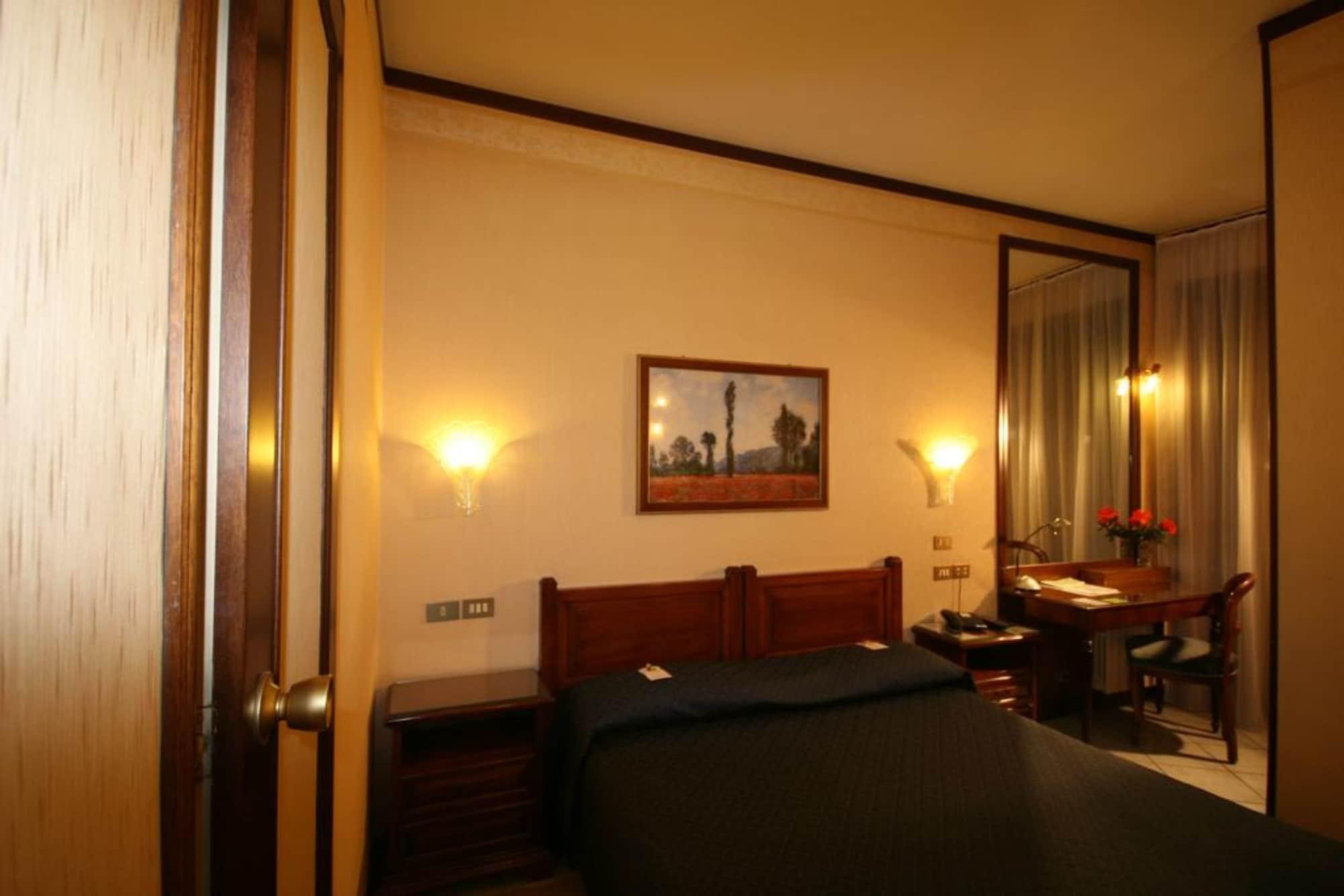 Hotel Italia City Center Mantova Exterior photo