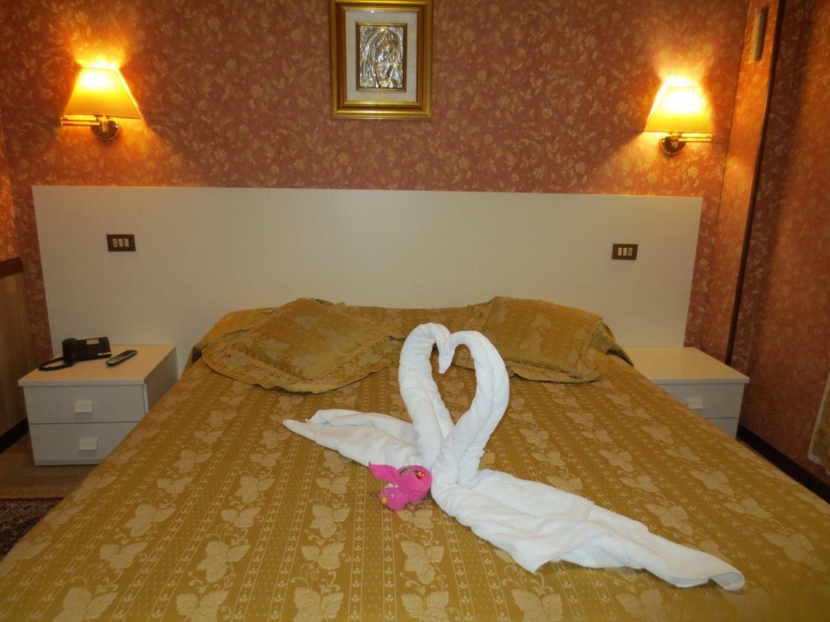 Hotel Italia City Center Mantova Exterior photo
