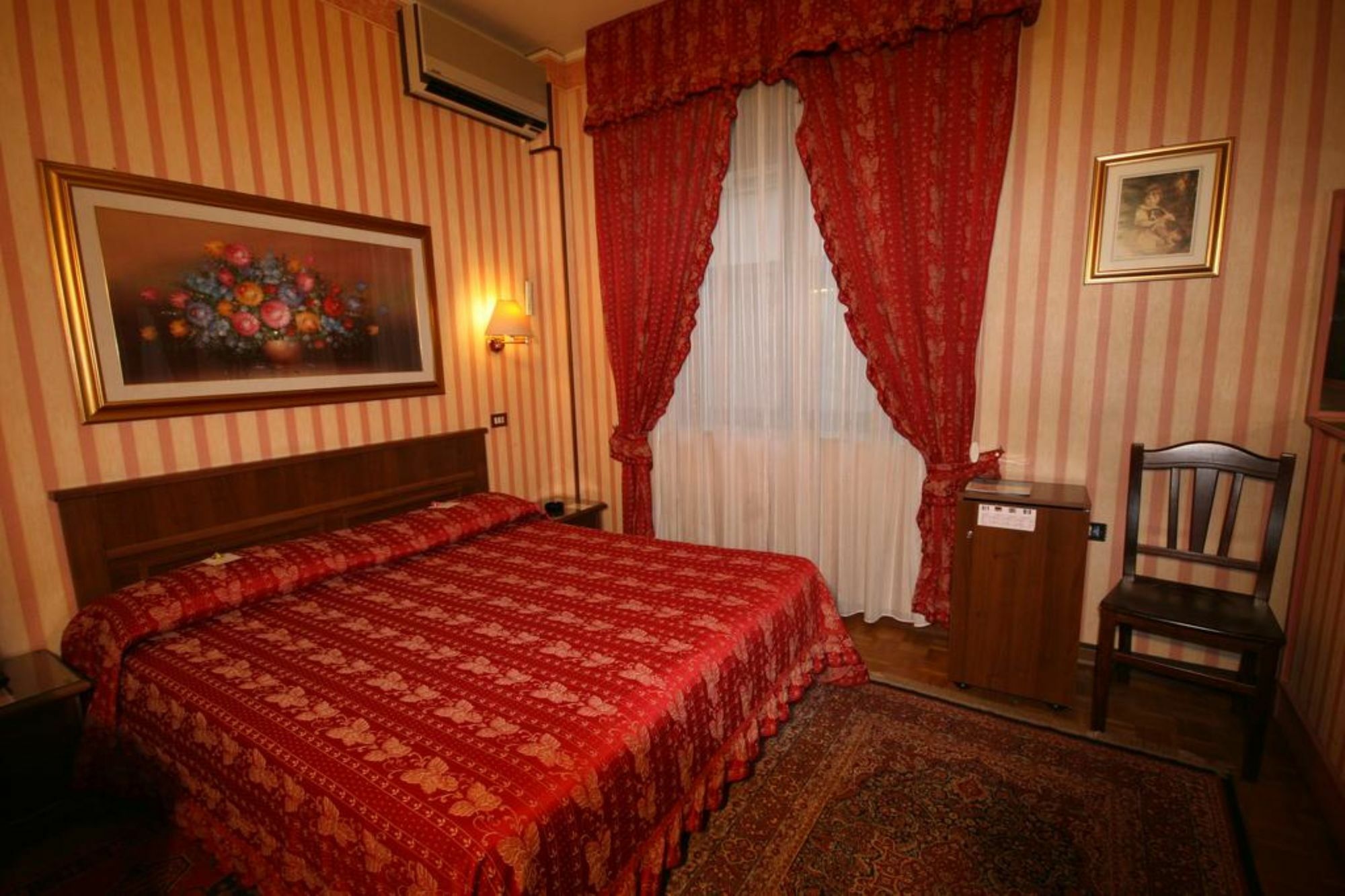 Hotel Italia City Center Mantova Exterior photo